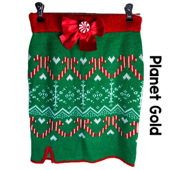 Planet Gold Dresses & Skirts - PLANET GOLD Christmas Sweater Mini Skirt With Candy Cane Bow Size Small